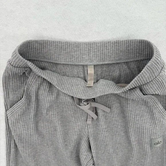 Alo Yoga Muse Sweatpant Athletic‎ Heather Grey Size Medium - Picture 9 of 12
